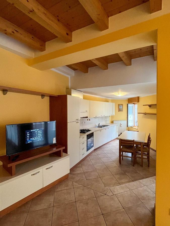 Casa Vacanze Al Lago P2 Monasterolo del Castello エクステリア 写真