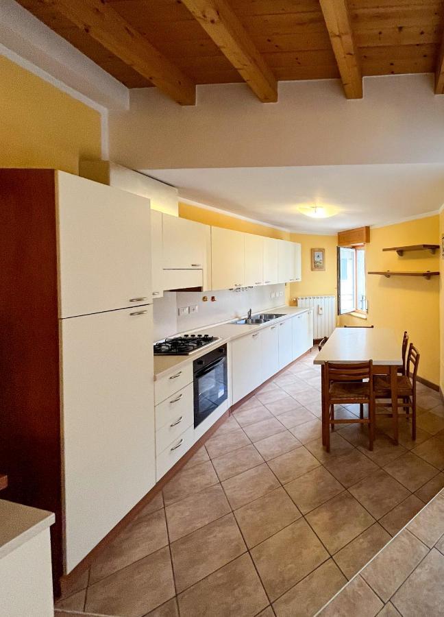 Casa Vacanze Al Lago P2 Monasterolo del Castello エクステリア 写真