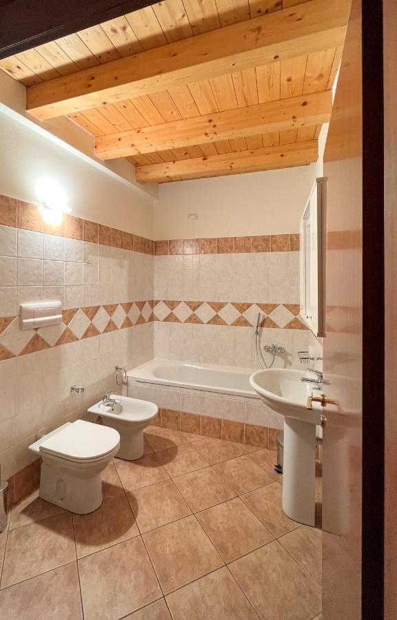 Casa Vacanze Al Lago P2 Monasterolo del Castello エクステリア 写真