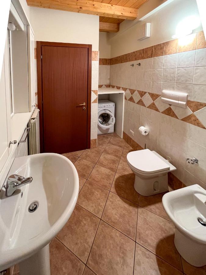 Casa Vacanze Al Lago P2 Monasterolo del Castello エクステリア 写真
